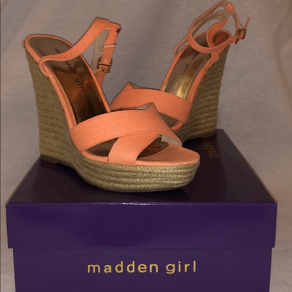 Madden Girl Viicki Coral Fab